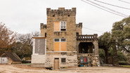 EN - Fixer Upper: The Castle (2022)