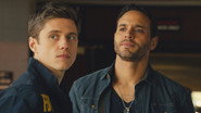 EN - Graceland (2013) S01 E01