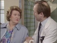 EN - Keeping Up Appearances (1990) S01 E01