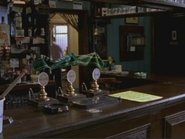 EN - Early Doors (2003) S01 E01