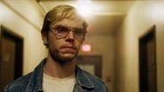 IN - DAHMER - Monster: The Jeffrey Dahmer Story (2022) S01 E01