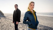 ES - Muerte en las dunas (2023) (DE) S01 E01