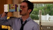DE - Wilfred (2011) S01 E01