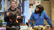 ES - Smothered S01 E01