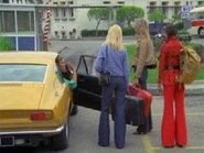 FR - Amicalement vôtre S01 E01